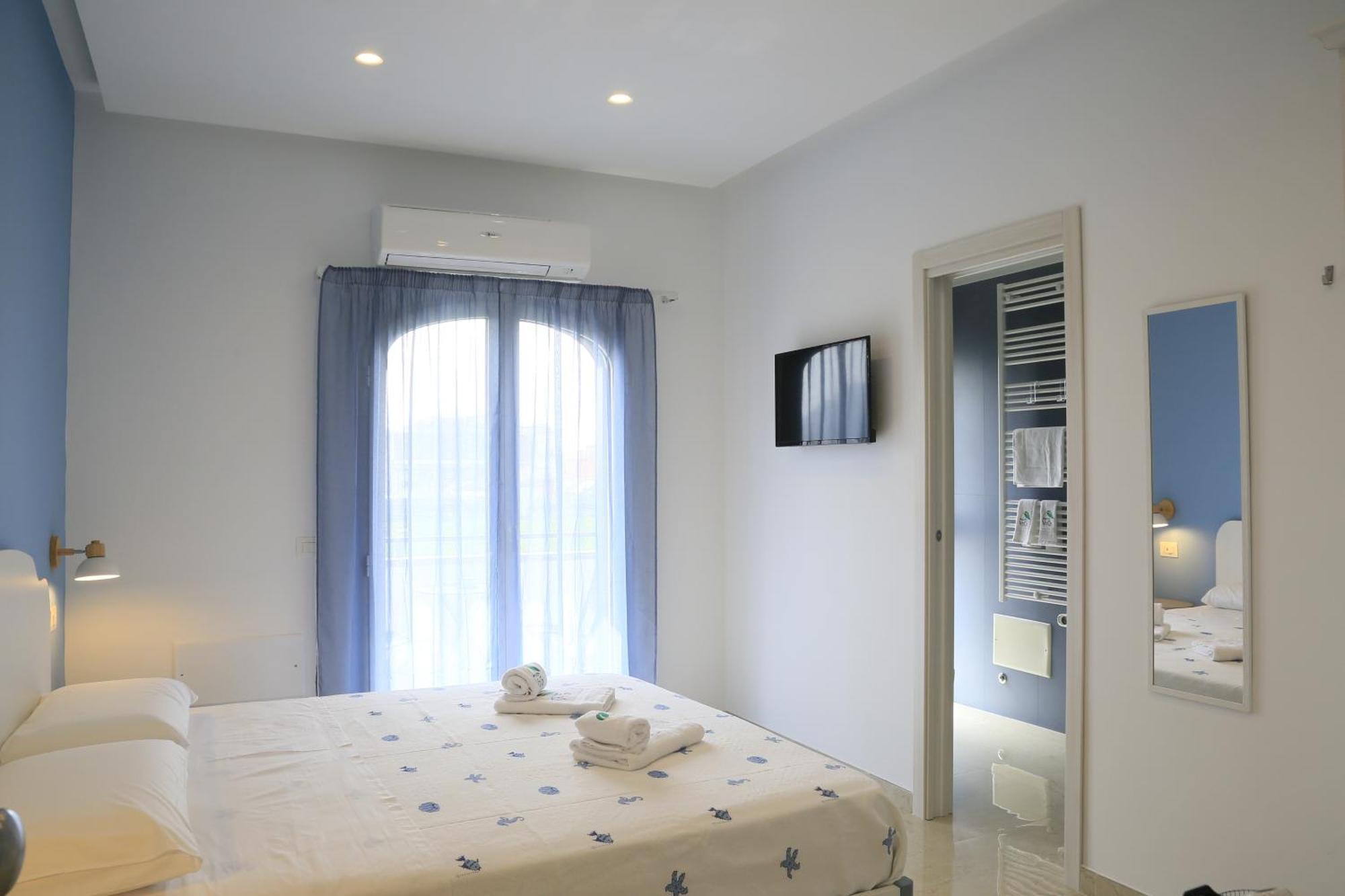 Villa Del Gaudio Rooms & Apartments Кастеламаре ди Стабия Екстериор снимка